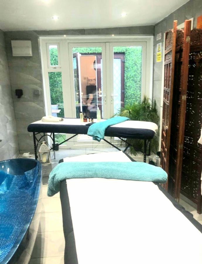 Apartment With Private Hot Tub, Sauna, Ice Bath, Gym Rainham  Εξωτερικό φωτογραφία